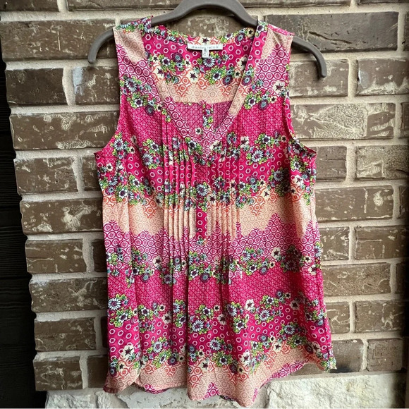 Daniel Rainn Tops - Daniel Rainn Woman’s Tank top pink pintuck front Size Small